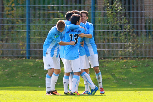Die U17-Junioren freuen sich über ein Tor im Heimspiel gegen den FC Ingolstadt 04. Foto: A. Wild