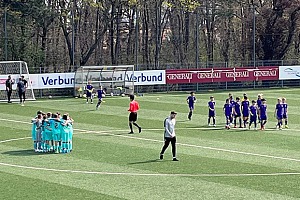 Die U11 macht sich bereit für das Spiel gegen die Wiener Austria. Foto: Heico Kleinschmidt