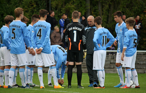 U15-Trainer Robert Simon und sein Team. Foto: T. Koch