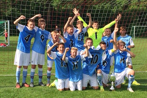 U13-Junglöwen: Sieger des U13-Turniers beim FC 1960 Perach. Foto: TSV 1860