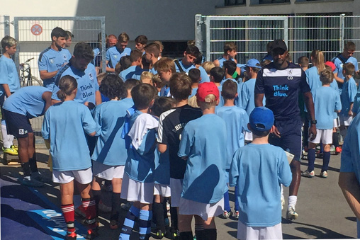 Besonderes Highlight der Löwen-Fußballschule: Autogrammstunde mit den Profis des TSV 1860. Fotos: TSV 1860