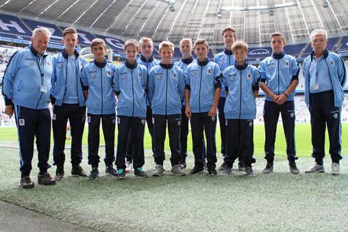 Die Balljungen der Löwen-Fußballschule beim Spiel gegen Freiburg. Foto: A. Wild