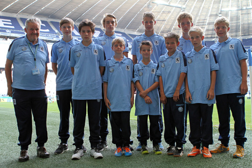 Die Balljungen der Löwen-Fußballschule beim Pokalspiel gegen Hoffenheim. Foto: A. Wild