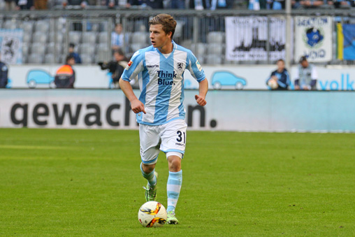 Richard Neudecker beim Spiel gegen den MSV Duisburg am 01.11.2015. Foto: A. Wild