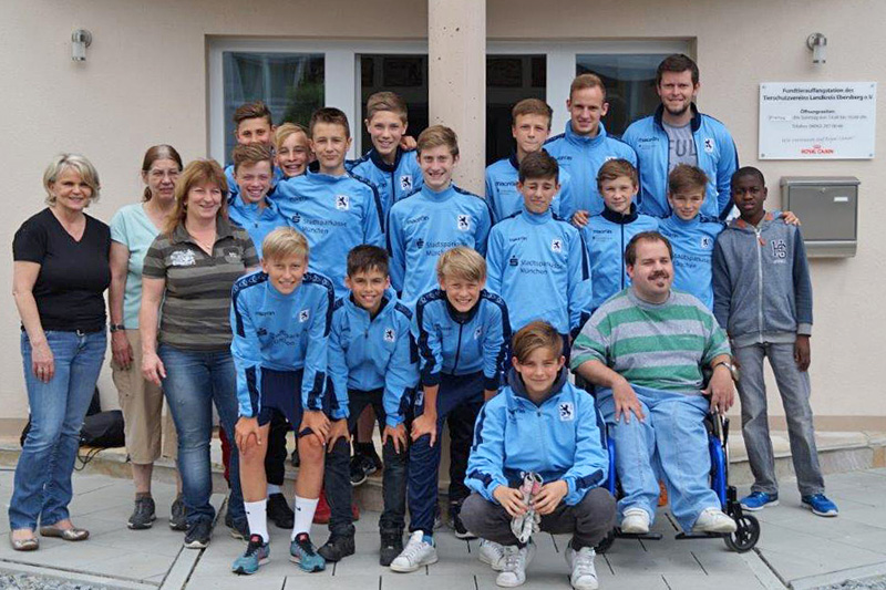 U13-Junglöwen besuchen das Tierheim Ebersberg. Foto: TSV 1860