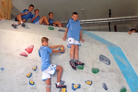 Die U13-Junglöwen waren begeistert von der Boulderwelt München West. Foto: TSV 1860