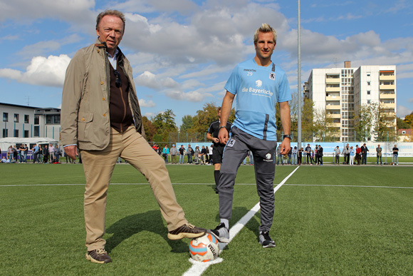 Präsident Peter Cassalette und Stefan Aigner beim Tag der offenen Tür im NLZ. Foto: Anne Wild