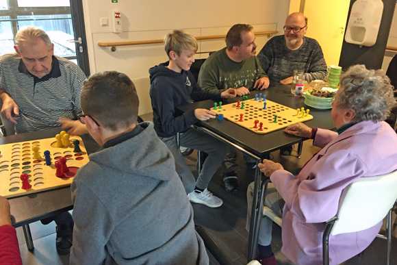 U14-Junglöwen zu Besuch im Münchner Förderzentrum. Foto: TSV 1860