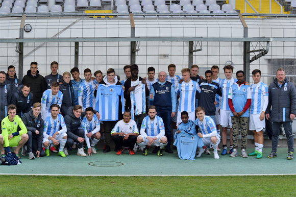 U19-Junglöwen und ihre Besucher vom BBW Kirchseeon. Foto: TSV 1860