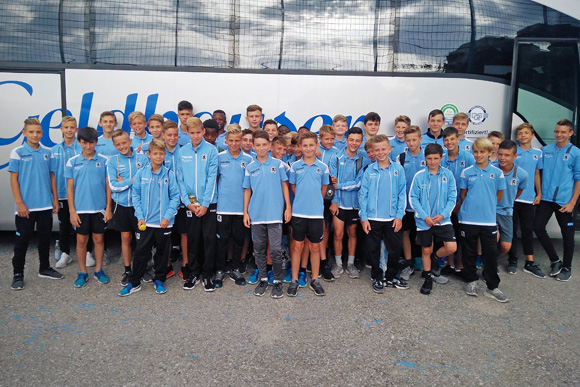 Dank der „Unternehmer für Sechzig“ im Trainingslager: U13- und U14-Junglöwen. Foto: TSV 1860