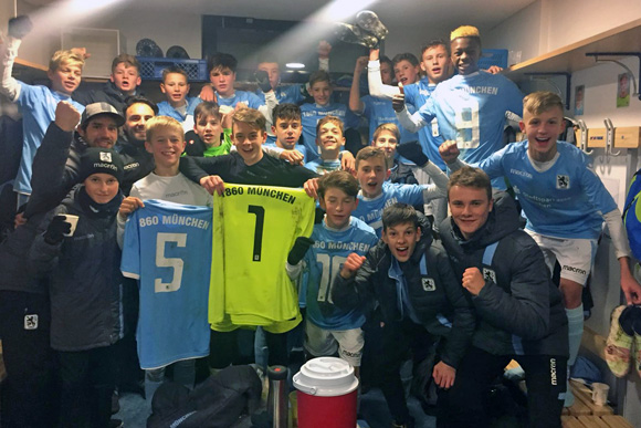 Verdienter Erfolg für U14-Junglöwen. Foto: TSV 1860