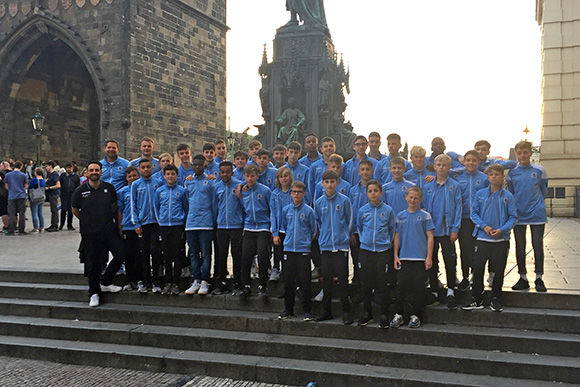 Dank der Unternehmer für Sechzig zu Gast in Prag: U13- und U14-Junglöwen. Foto: TSV 1860