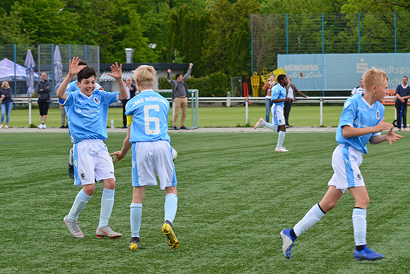 Am vergangenen Wochenende hatten alle Junglöwen Grund zum Jubeln wie hier die U12. Foto: TSV 1860