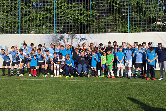 U13-Junglöwen mit ihren Gästen aus der Inklusionsmannschaft des FC Espanol München. Foto: TSV 1860