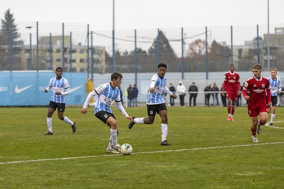 Kein Glück im Heimspiel gegen Unterhaching: U17-Junglöwen. Foto: Anne Wild