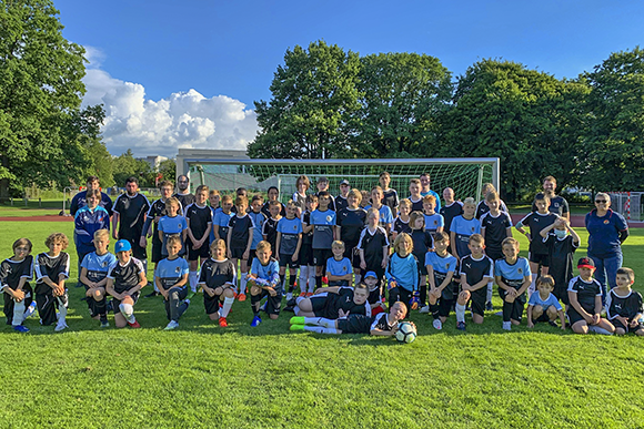 Gemeinsames Training: Das Inklusionsteam des FC Espanol und U12-Junglöwen. Foto: TSV 1860