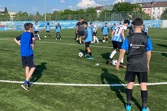 Gemeinsames Training der Fußballgruppe des SBZ mit U14-Junglöwen. Foto: TSV 1860