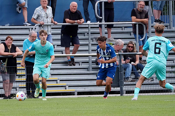 Im Heimspiel gegen den 1. FC Heidenheim sind die Abschlussqualitäten von Stürmer Noah Klose (li.) gefragt. Foto: Markus Burger