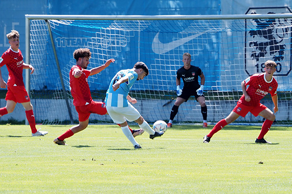 Arin Garza traf mit einem Distanzschuss zum 2:0 für die Junglöwen. Foto: Markus Burger