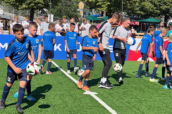 Engagiert ging die U10 der Junglöwen auf dem Soccer Court des BFV ans Werk. Foto: Privat