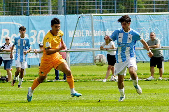 Georgios Genidis (re.) erzielte die ersten beiden Tore und bereitete das 3:0 vor. Foto: Joachim Mentel