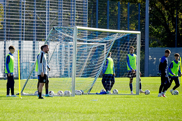 Trainer Felix Hirschnagl sieht in der Arbeit mit seinem Team eine positive Entwicklung. Foto: Joachim Mentel