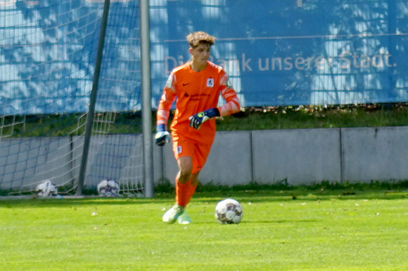 Torhüter Leon Erkocaoglan hielt sein Team in einigen Szenen im Spiel. Foto: Joachim Mentel