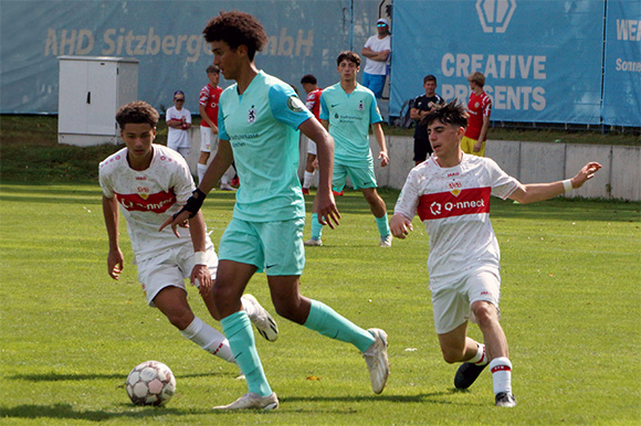 Noah Plöttner hatte per Foulelfmeter die Junglöwen in Stuttgart in Führung gebracht. Foto: Joachim Mentel