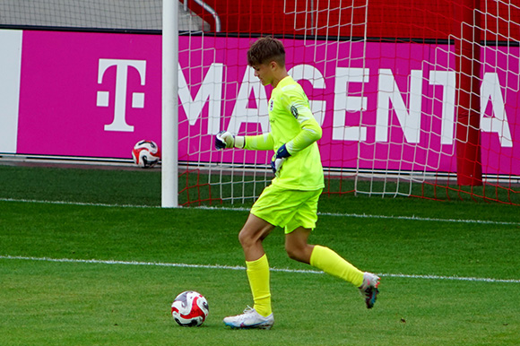 Keeper Leon Erkocaoglan wurde in Nürnberg von seinen Vorderleuten ein ums andere Mal alleine gelassen. Foto: Joachim Mentel