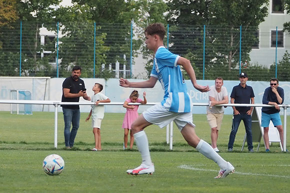 Raphael Ott und die Junglöwen wollen gegen den FC Ingolstadt die Punkte in Giesing behalten. Foto: Markus Burger