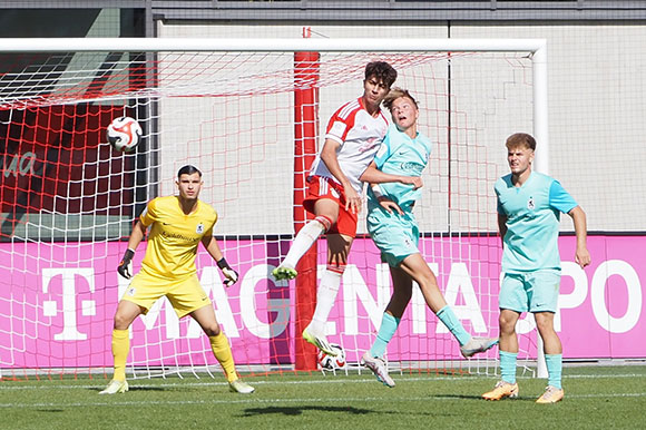 Junglöwen-Keeper Miran Qela ist ein sicherer Rückhalt in der U19. Foto: Doris Steil