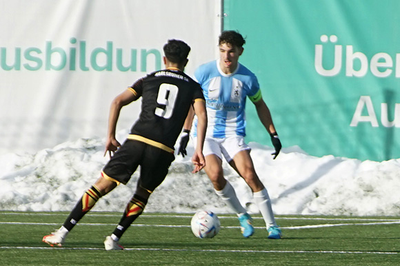 U19-Kapitän Sean Dulic ist nach seiner Kopfverletzung gegen Eintracht Frankfurt dabei. Foto: Joachim Mentel