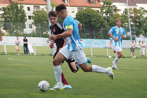 Im Hinspiel trennten sich Kapitän Sean Dulic und die Löwen 1:1 von der Club-U19. Foto: Markus Burger