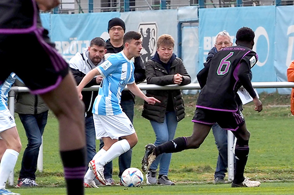 Mike Gevrogyan wurde mit einem Doppelpack zum Matchwinner im Derby. Foto: Markus Burger