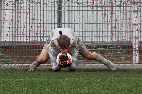 U19-Keeper Erion Avdija stand am Dienstag beim 2:0-Auswärtserfolg der U21 in Pipinsried zwischen den Pfosten. Foto: Markus Burger