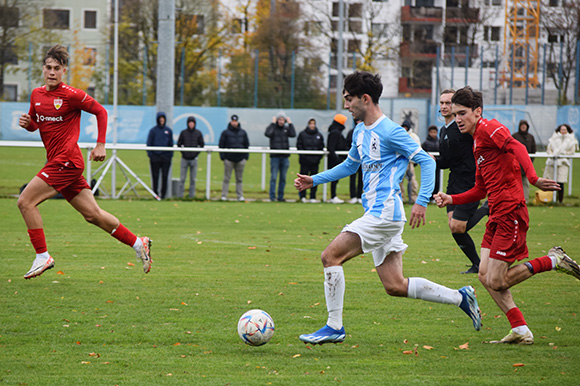 Arin Garza kehrt nach verbüßter Rot-Sperre gegen den VfB Stuttgart ins Junglöwen-Mittelfeld zurück. Foto: Markus Burger