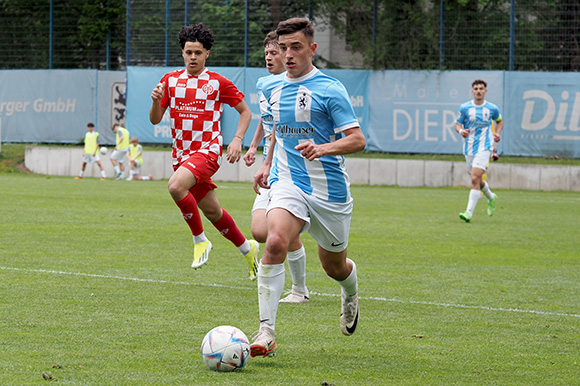 Mike Gevorgyan (Mitte) hatte die Junglöwen Mainz in Führung gebracht. Foto: Markus Burger