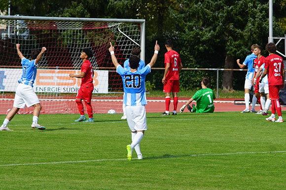 Trainer Frank Schmöller wünscht sich gegen Kirchheim solche Szenen. Foto: Joachim Mentel