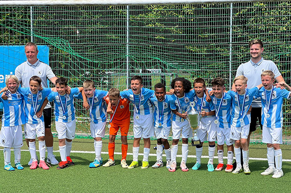 Die U11 der Junglöwen holt als Titelverteidiger erneut den Sendling Cup. Foto: Privat