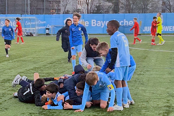 Der Jubel war groß nach dem Derbysieg über die Roten. Foto: Privat