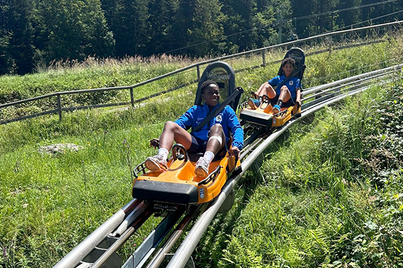 In rasanter Fahrt ging es den Blomberg hinab. Foto: Lino Ballof