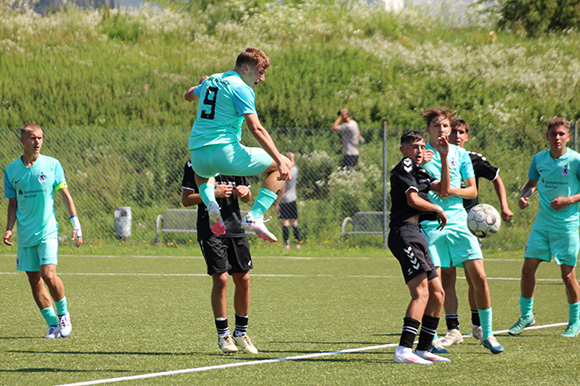 Mit 5:0 besiegte die U16 im Testspiel Wacker Burghausen. Foto: K. Eckl