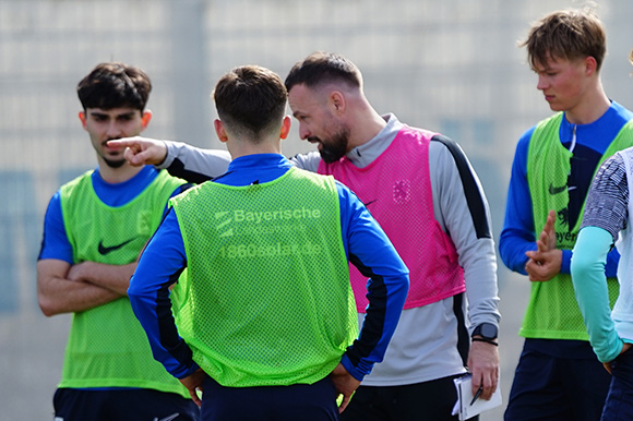 U21-Trainer Felix Hirschnagl warnt sein Team eindringlich vorm FC Deisenhofen. Foto: Joachim Mentel