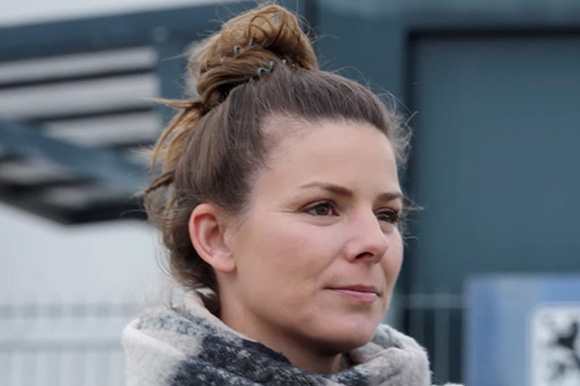 Sportjournalistin Amelie Stiefvatter war für die Reportage am 1860-Trainingsgelände. Foto: ZDF