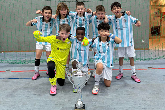 Die U10 verabschiedete sich mit einem Turniersieg aus der Hallensaison. Foto: Privat
