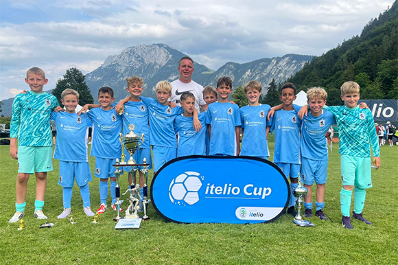 Heico Kleinschmidt holte sich mit der U11 zum 4. Mal in Folge den itelio Cup in Kiefersfelden. Foto: Privat