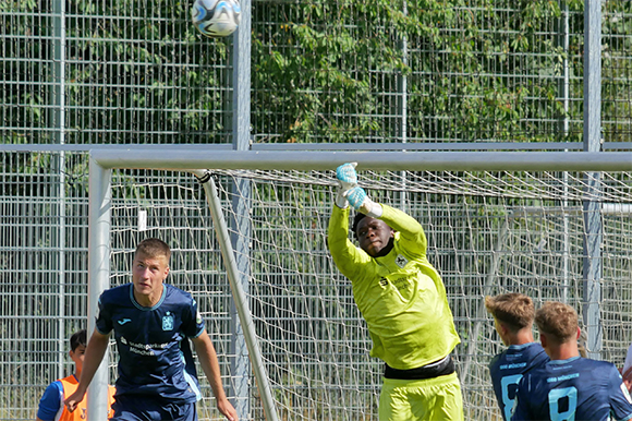Dennis Duru hielt gegen die SpVgg Greuther Fürth sein Tor sauber. Foto: Frank Peters