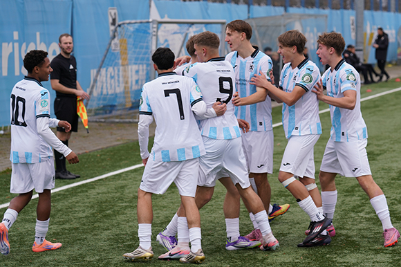 Gleich dreimal hatten die Junglöwen gegen Augsburg Grund zum Jubeln. Foto: Joachim Mentel