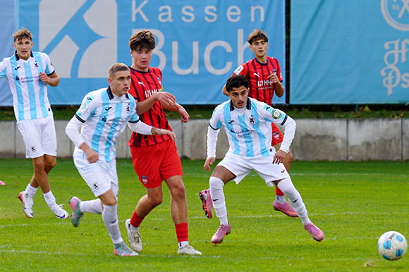 David Matijevic (2. v. li.) erzielte in Unterzahl den Siegtreffer in Heidenheim. Foto: Joachim Mentel