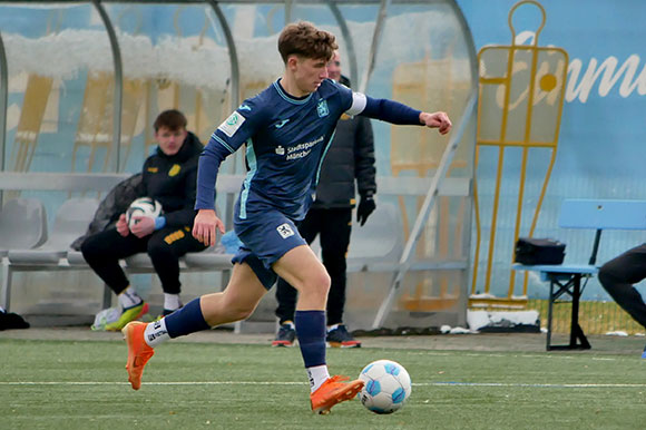 Die Abwehr um Kapitän Lukas Rossa ist noch ohne Gegentor. Foto: Frank Peters